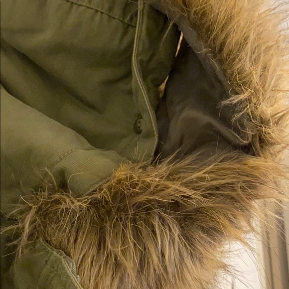 Green utility jacket with detachable fur trim - Picture 6 of 6